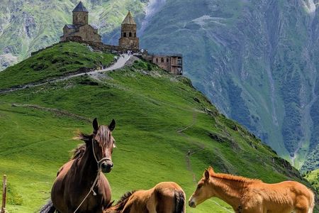 Private Kazbegi & Gudauri Tour from Tbilisi 