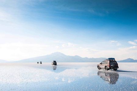Tour 2 days Salar de Uyuni Reflections + Hot Springs Guide English