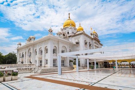 Private Full Day Guided Tour of Old and New Delhi by AC Car