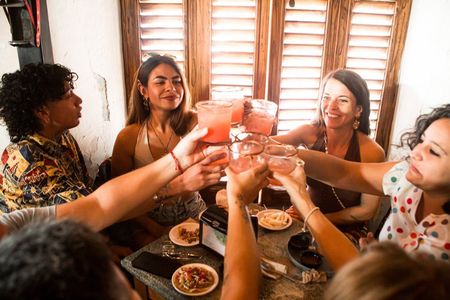 Mérida Cantinas Tour: Bites, Booze and Vibes