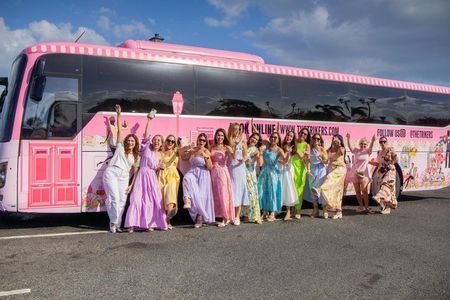 Tea Bus City Sightseeing with Show on Board