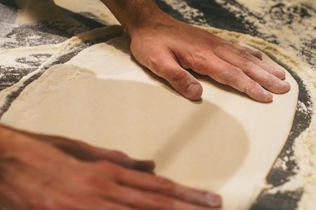 Pizza cooking class in a true pizzeria in the heart of Verona