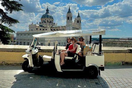 More Madrid in less time: Tour in Tuk Tuk Electric