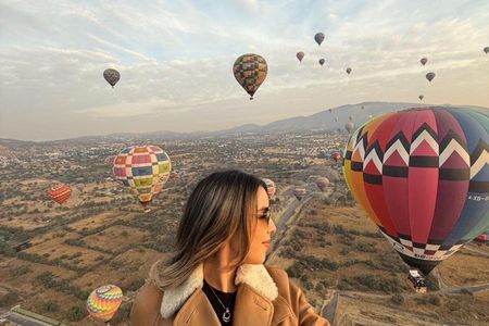 Flight in Globo Teotihuacan with Transportation 
