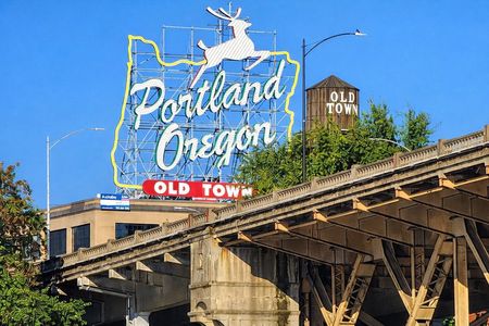 Portland's Famous Bridges & Riverfront History Cruise