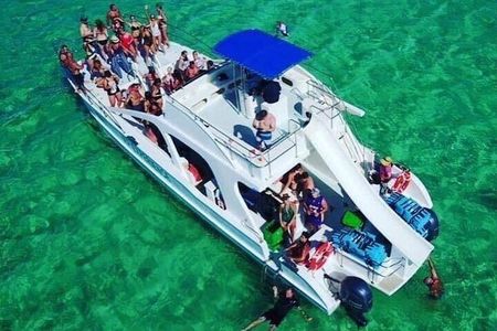 Hip Hop Beat and Live Dj Adults Only Party Boat and Free drinks