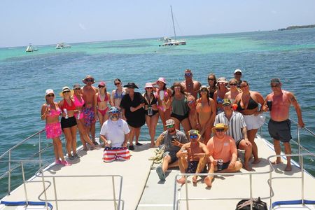 Private Boat Cruise with Snorkel Free Drinks and Natural Pool