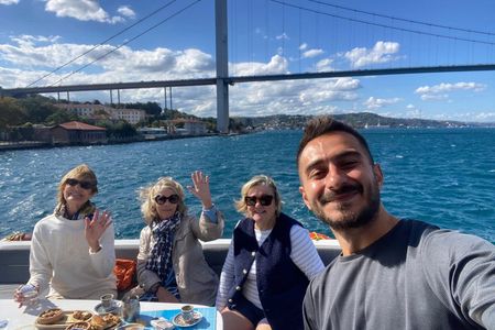 Bosphorus Yacht Cruise with Stop on the Asian Side