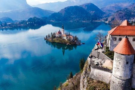 Zagreb: Lake Bled & Ljubljana Day Tour with Chocolate Gift 