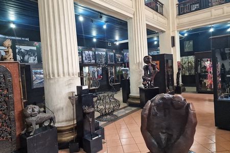 Girrafe center Nairobi City Tour