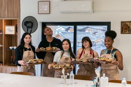 A Complete Korean Table Experience with Hanok View