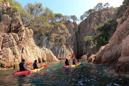Guided Kayak & Snorkel tour to Costa Brava: Small Group and Lunch