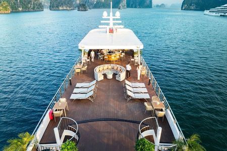 Halong 5 Star Day Cruise: Lunch, Cave, Kayak, Sunset Party & Wine