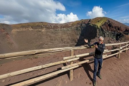 Pompeii & Mt. Vesuvius Crater Hike Day Trip with Lunch from Rome