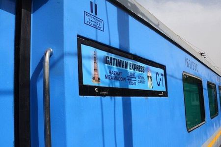 Delhi to Agra and Taj Mahal Day Trip by Express Train with Lunch