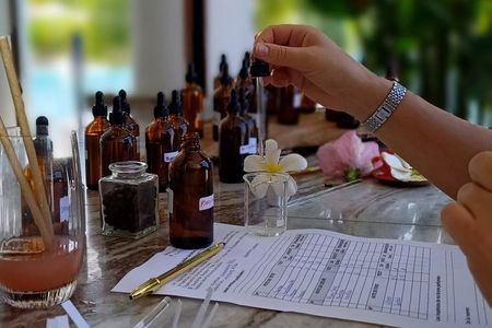 Perfume workshop in Tahiti Create your Polynesian perfume