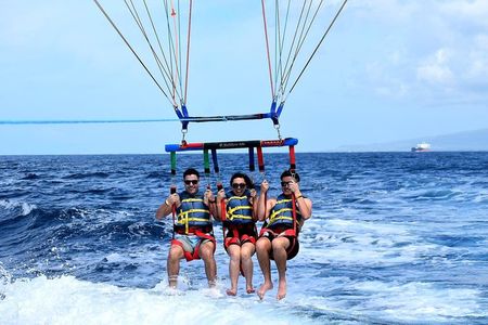 Parasailing in Waikiki from Oahu Hawaii