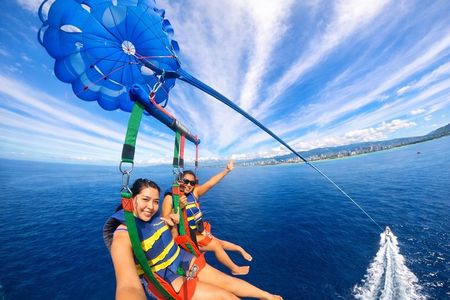 Parasailing in Waikiki from Oahu Hawaii