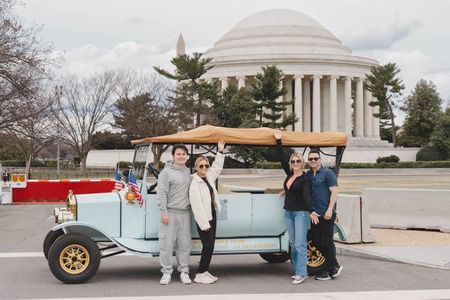 Washington DC Sightseeing Tour by Electric cart or Vintage Car 