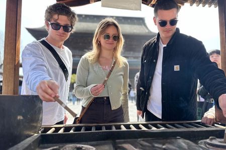 Food & Culture Walk in Nagano: Oyaki, Sake, Matcha & Zenkoji