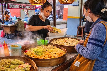 Bali: Night Market & Local Warung Food Tour with 15+ Tastings