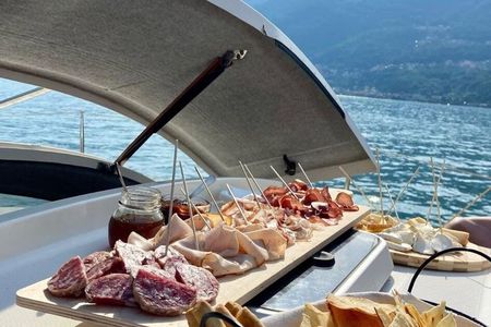 4H Catamaran Tour on Lake Como__Discover the famous villas