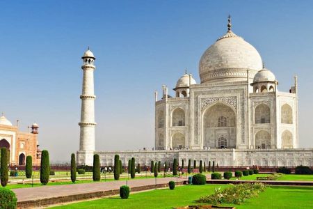 Sunrise Taj Mahal and Skip the Line from Delhi by Car