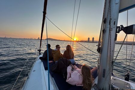 Shared Sunset Cruise with Unlimited Cava