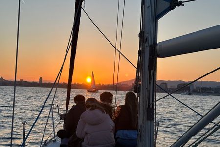 Sunset boat tour of Barcelona with open bar cava