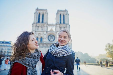 Île de la Cité, Notre-Dame, and Louvre Museum transfer included