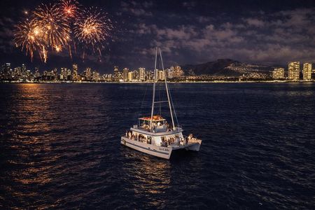 Waikiki Friday Fireworks Boat Cruise from Oahu