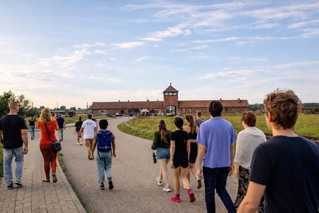 Krakow to Auschwitz-Birkenau Live Guided Tour & Hotel Pick-up