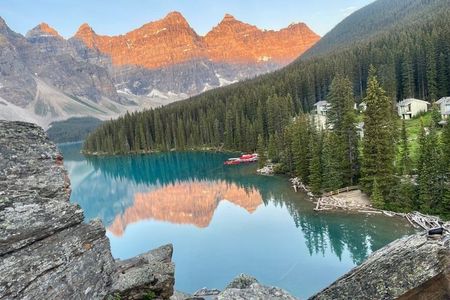 Moraine Lake and Lake Louise Shuttle Service from Banff