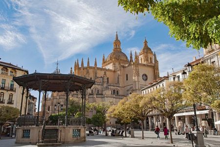 Full Day Segovia and Avila Bus Tour with Guided Walking Tour