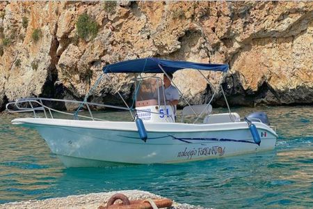 Motor boat rental in Castro