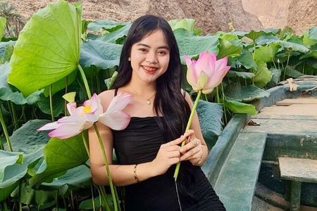 Private Full-Day Wadi Shab Adventure and Bimmah Sinkhole Tour