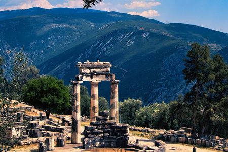 Delphi and Arachova Private Tour Experience