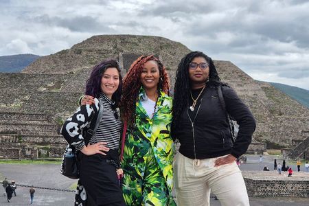 Custom Teotihuacan Pyramids Private Tour with Transport & Guide