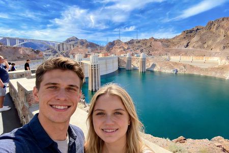 Small Group Hoover Dam, 7 Magic Mountain Half Day Express Tour