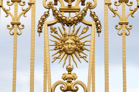 Discover Versailles: Palace & Gardens Guided Tour 18-guests Max