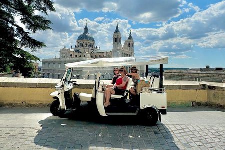 More Madrid in less time: Tour in Tuk Tuk Electric