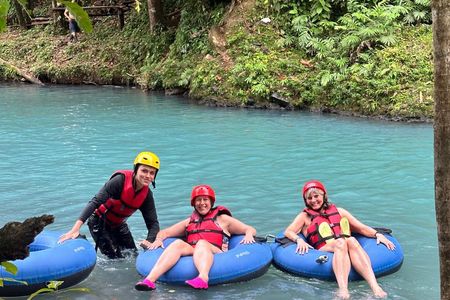 Tubing in Río Celeste: Aventure in Nature and Fresh Fruit