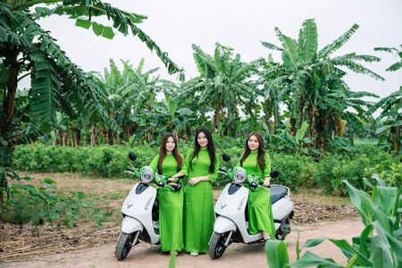 Hanoi Female Riders Motorbike Tour: Food & City Sightseeing