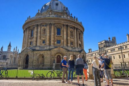 Oxford: Stories, Secrets & Sights Walking Tour with a local
