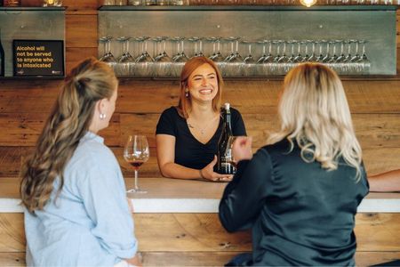 Private Queenstown Signature Wine Tour - 3 Wineries & Lunch
