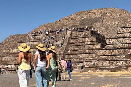 Teotihuacan tour of 3 pyramids breakfast in cave and transportation