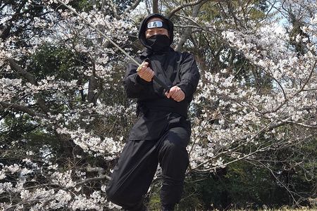 Ninjas & Demon Slayers Explore Old Samurai Residences in Sakura