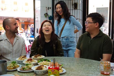 Taipei: After Dark Food Tour with Drinks & Night Market Flavors