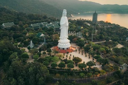 Da Nang: Lady Buddha & Marble Mountains Sunrise Tour
