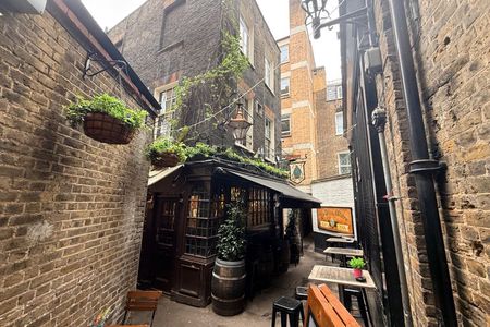 Beer Tasting and Pub Crawl in Historic Clerkenwell